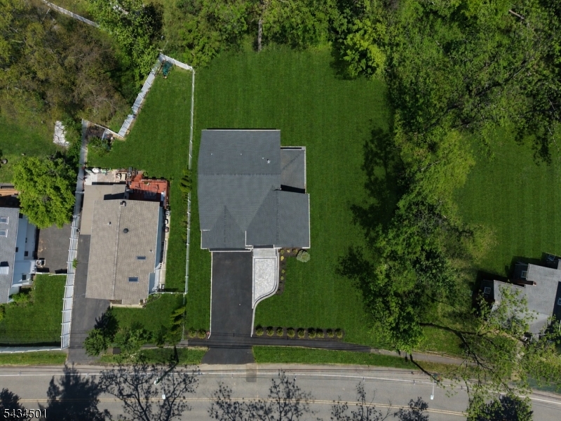 60 West Hobart Gap Road Livingston, NJ 07039 - Photo 5 of 40