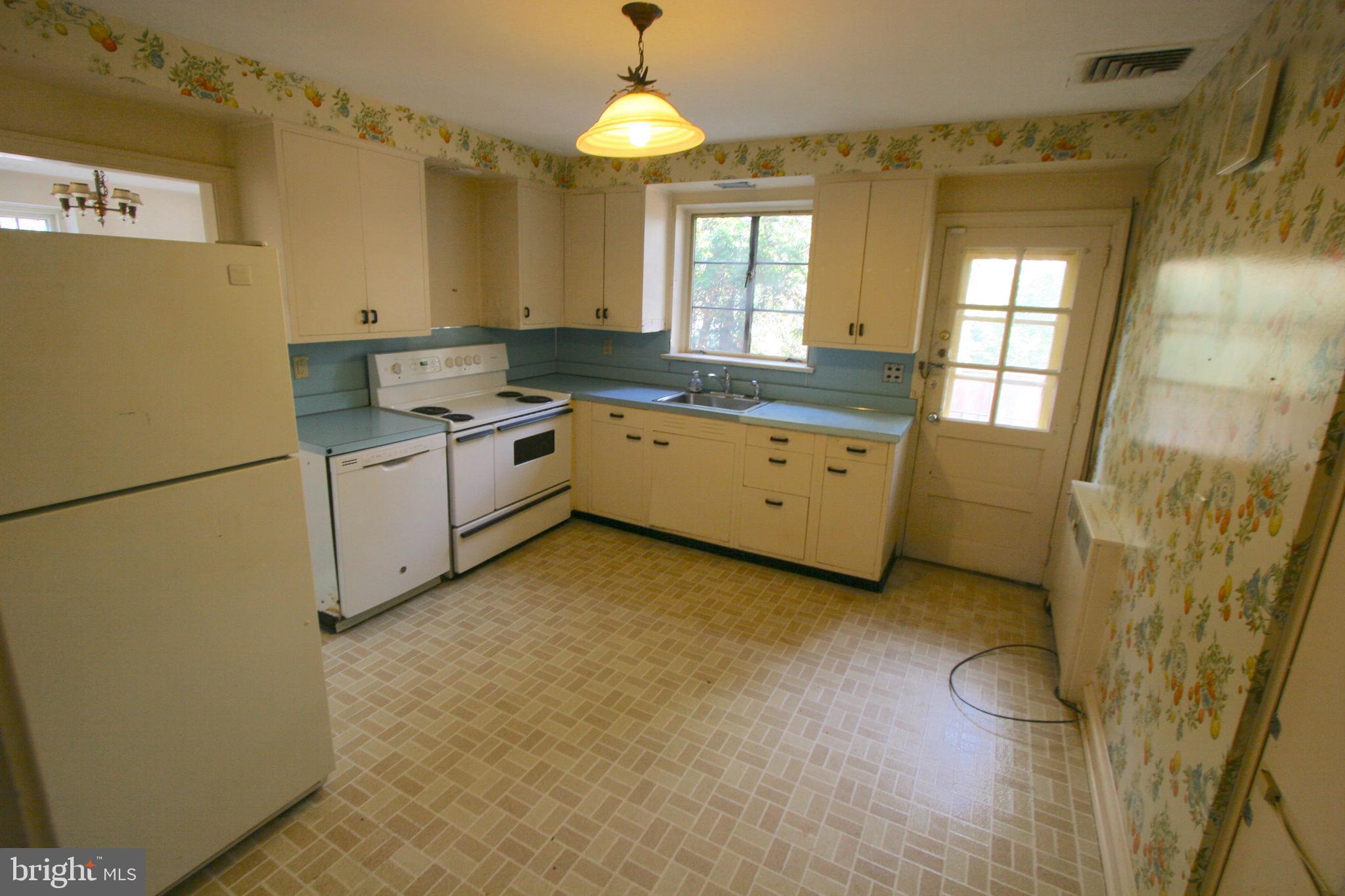 1200 Knox Road Wynnewood, PA 19096 - Photo 14 of 32 Kitchen, door to back yard