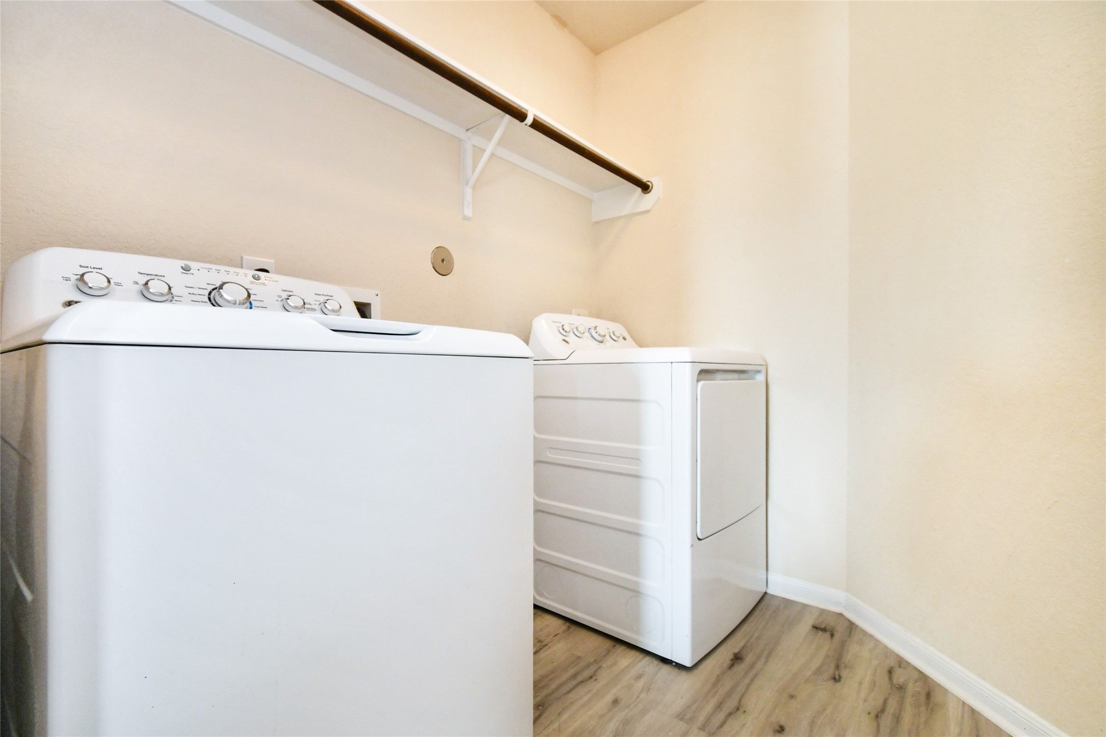 3227 Thicket Path Way Katy, TX 77493 - Photo 36 of 40 a utility room with dryer and washer