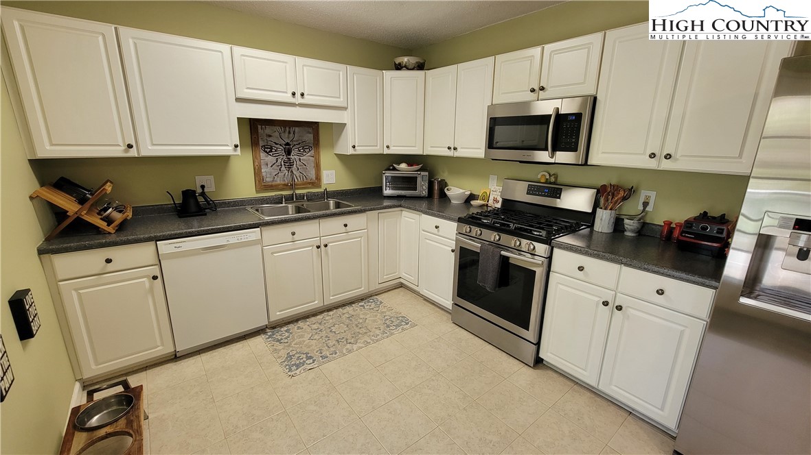 142 Lomax Street Boone, NC 28607 - Photo 7 of 17 Gallery Image 7