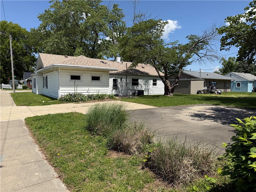 513 Indiana Avenue Effingham, IL 62401 - Photo 5 of 22 Back Exterior