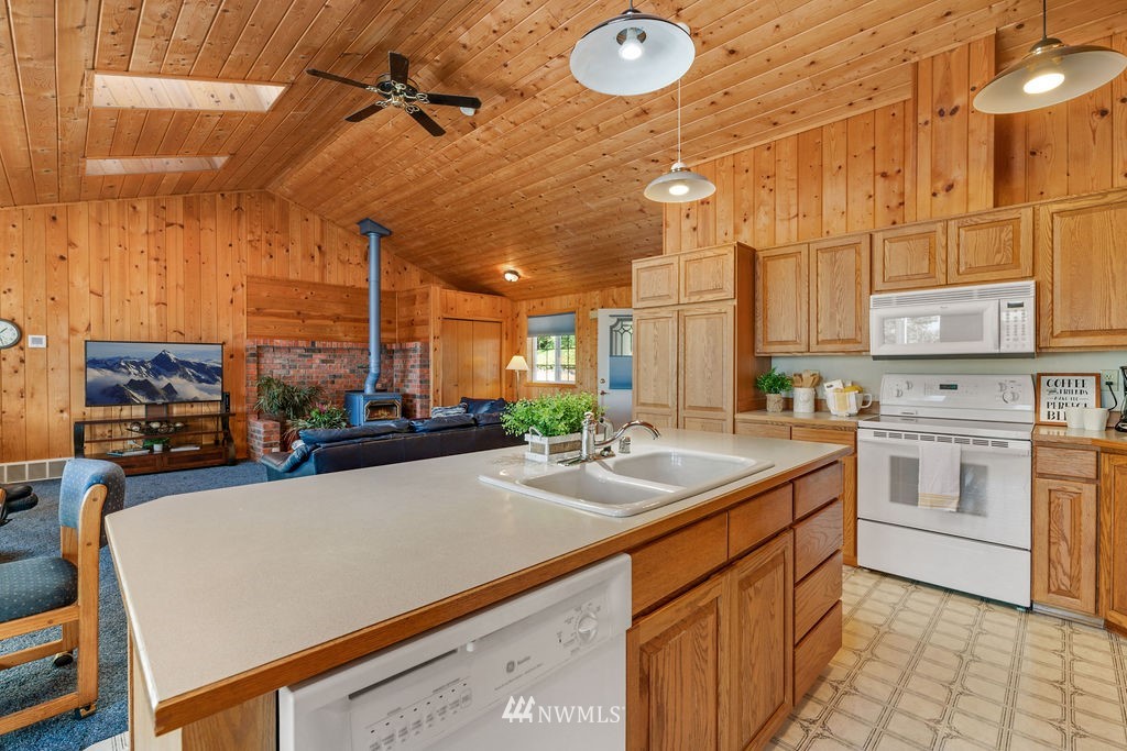 2806 Cavalero Road Lake Stevens, WA 98258 - Photo 11 of 37 Gallery Image 11