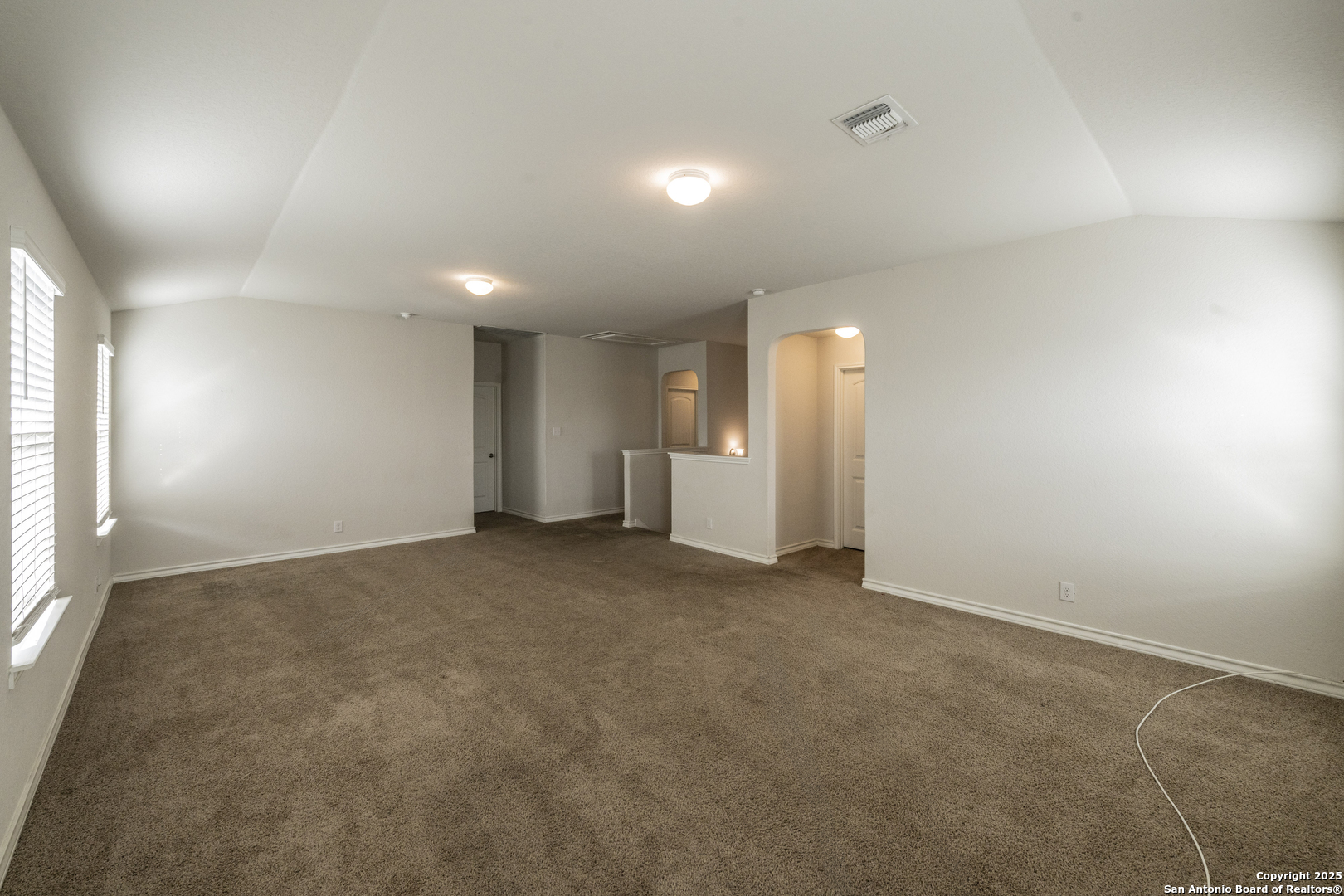 5914 Lazo Valley San Antonio, TX 78244 - Photo 28 of 40 an empty room with a lamp and window