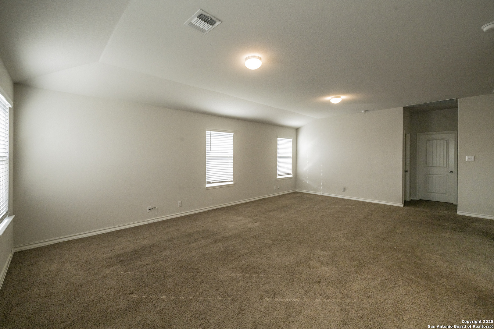 5914 Lazo Valley San Antonio, TX 78244 - Photo 29 of 40 an empty room with windows
