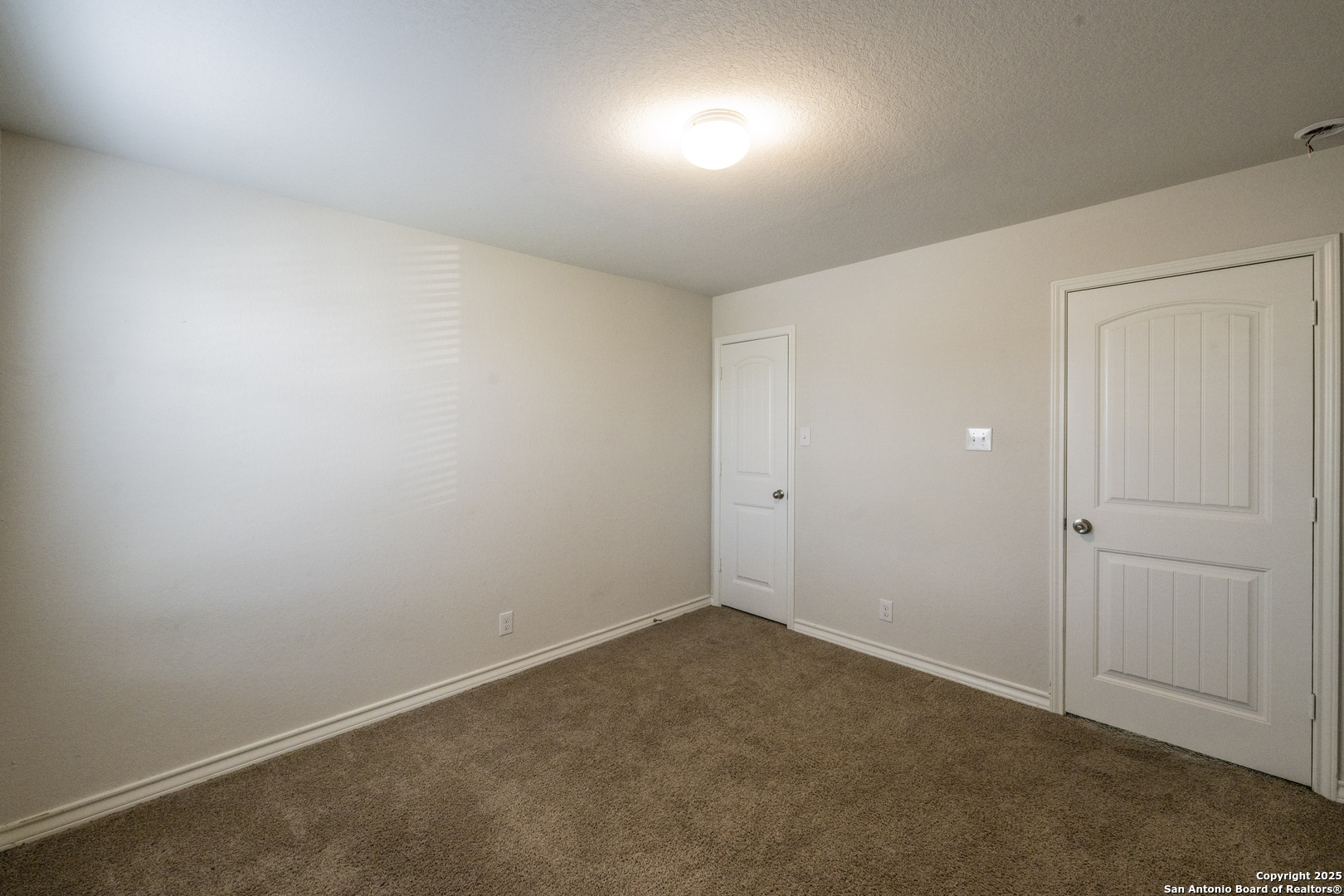 5914 Lazo Valley San Antonio, TX 78244 - Photo 31 of 40 an empty room with a space