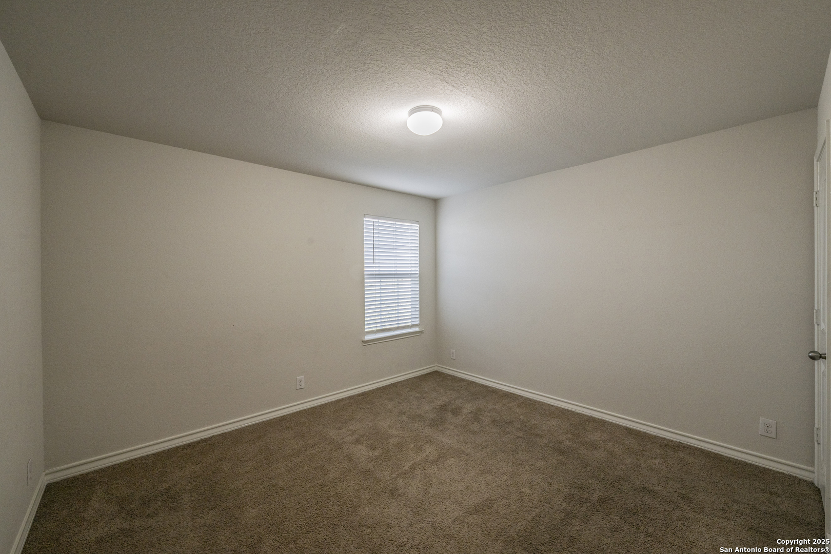 5914 Lazo Valley San Antonio, TX 78244 - Photo 34 of 40 an empty room with a window
