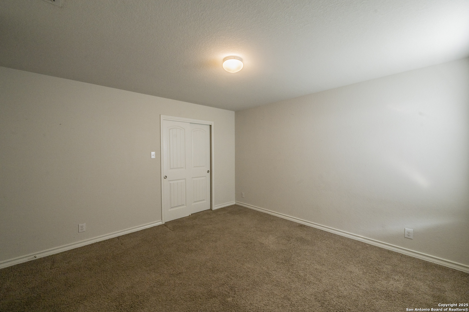5914 Lazo Valley San Antonio, TX 78244 - Photo 39 of 40 an empty room with an entryway