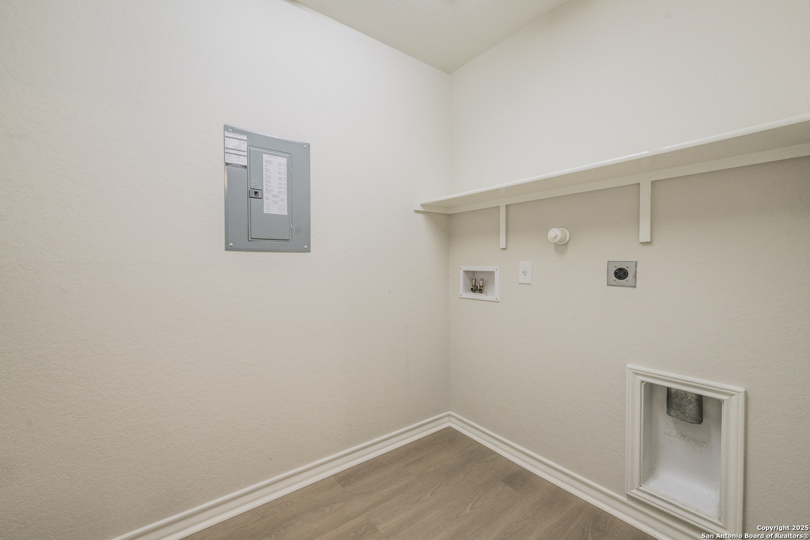 5914 Lazo Valley San Antonio, TX 78244 - Photo 8 of 40 a view of a room that has a window in it