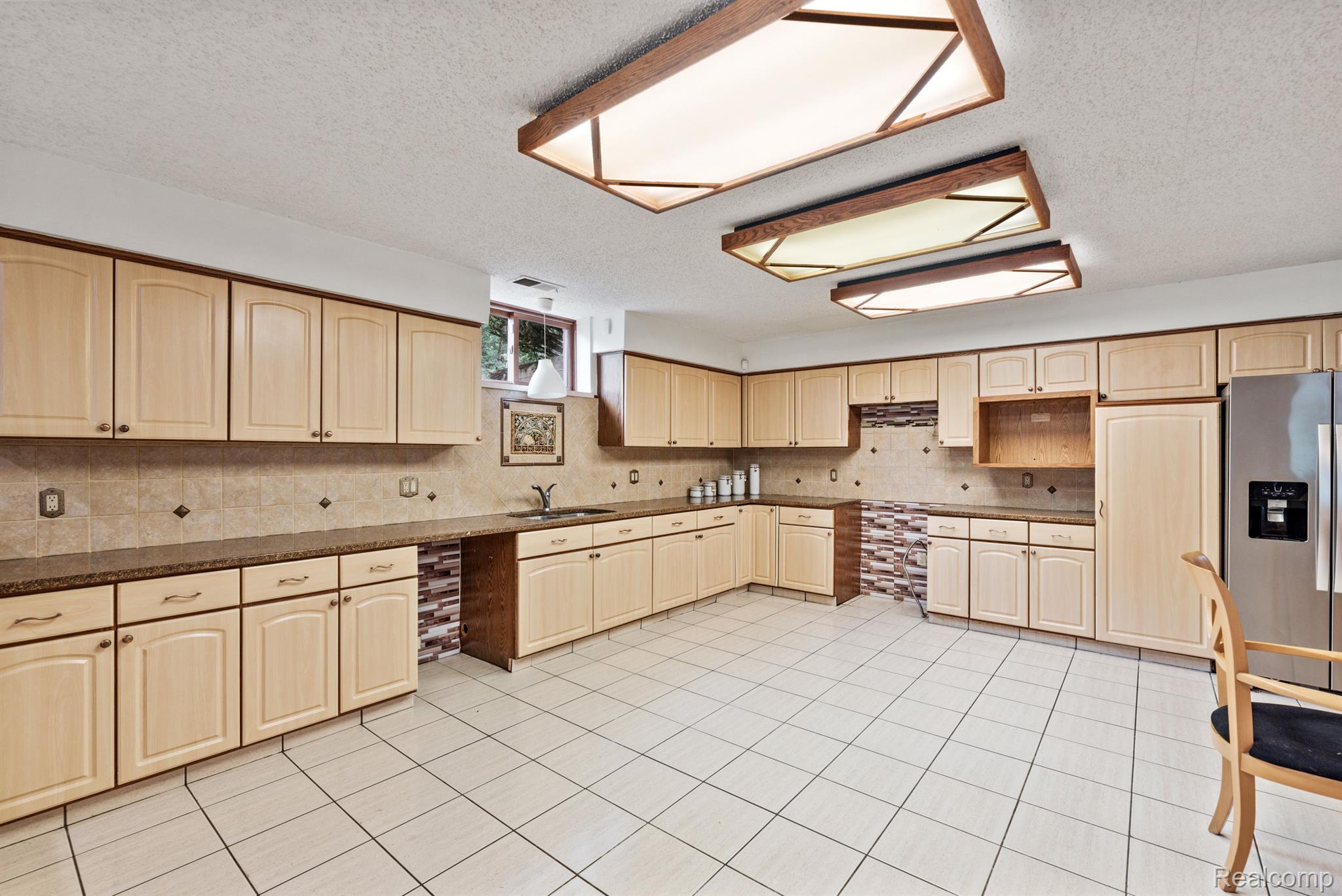 24660 Power Road Farmington, MI 48336 - Photo 21 of 26 Kitchen
