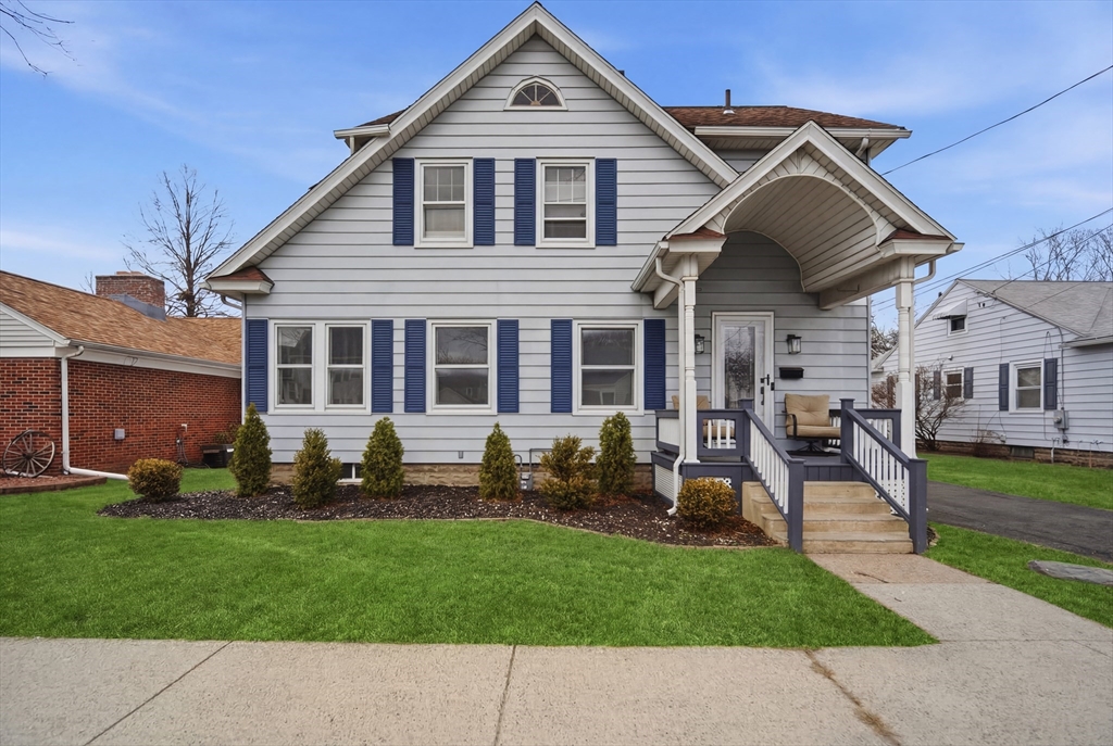 156 Farnsworth Street Chicopee, MA 01013 - Photo 1 of 37