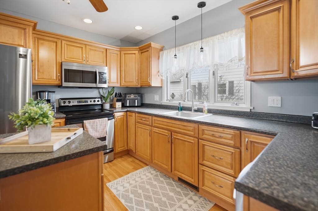 156 Farnsworth Street Chicopee, MA 01013 - Photo 13 of 37