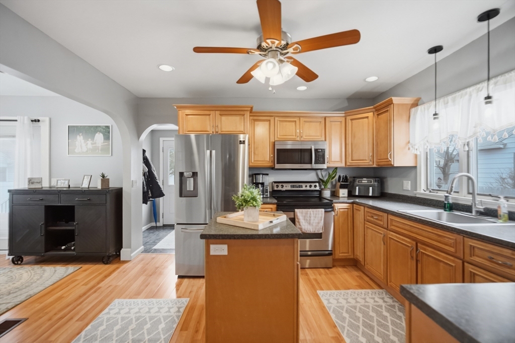 156 Farnsworth Street Chicopee, MA 01013 - Photo 14 of 37