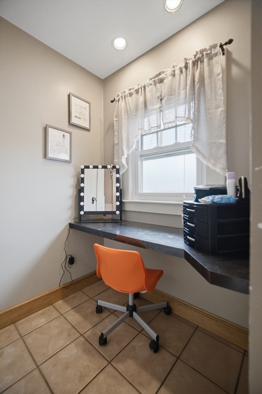 156 Farnsworth Street Chicopee, MA 01013 - Photo 18 of 37