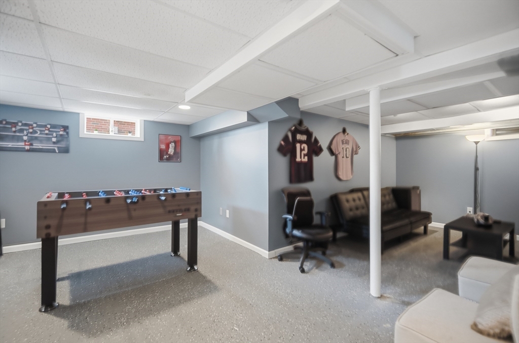 156 Farnsworth Street Chicopee, MA 01013 - Photo 27 of 37