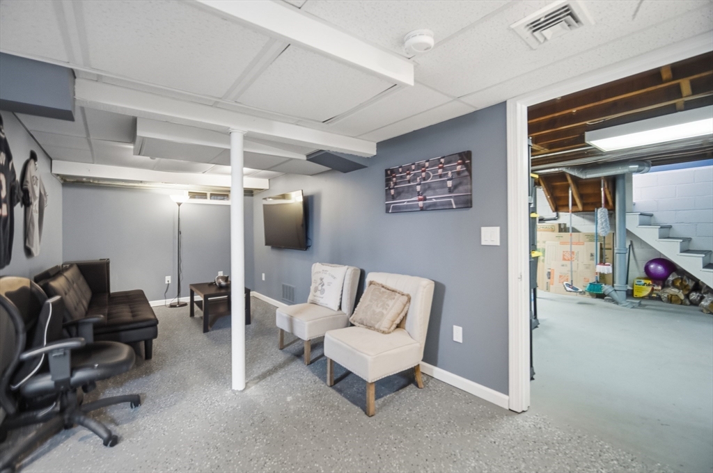 156 Farnsworth Street Chicopee, MA 01013 - Photo 28 of 37