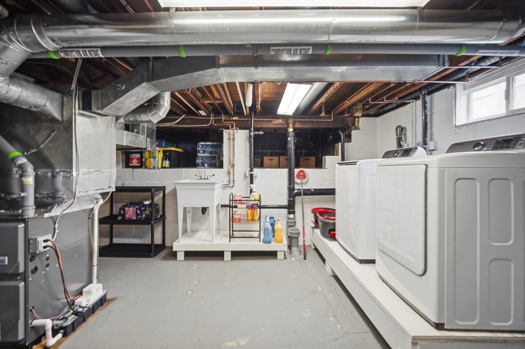 156 Farnsworth Street Chicopee, MA 01013 - Photo 30 of 37