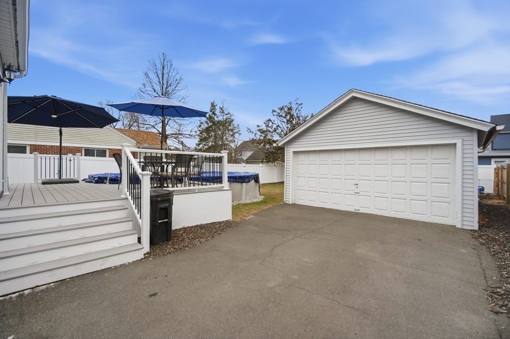 156 Farnsworth Street Chicopee, MA 01013 - Photo 31 of 37