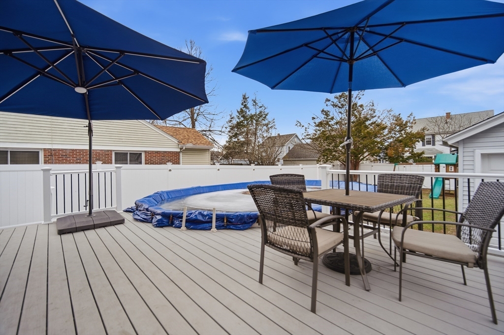 156 Farnsworth Street Chicopee, MA 01013 - Photo 32 of 37