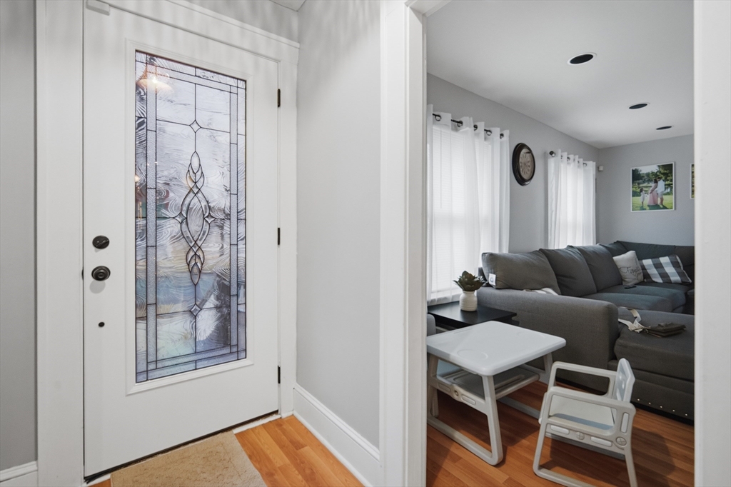 156 Farnsworth Street Chicopee, MA 01013 - Photo 4 of 37