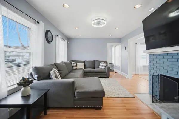 $349,999 | 156 Farnsworth Street, Chicopee, MA 01013