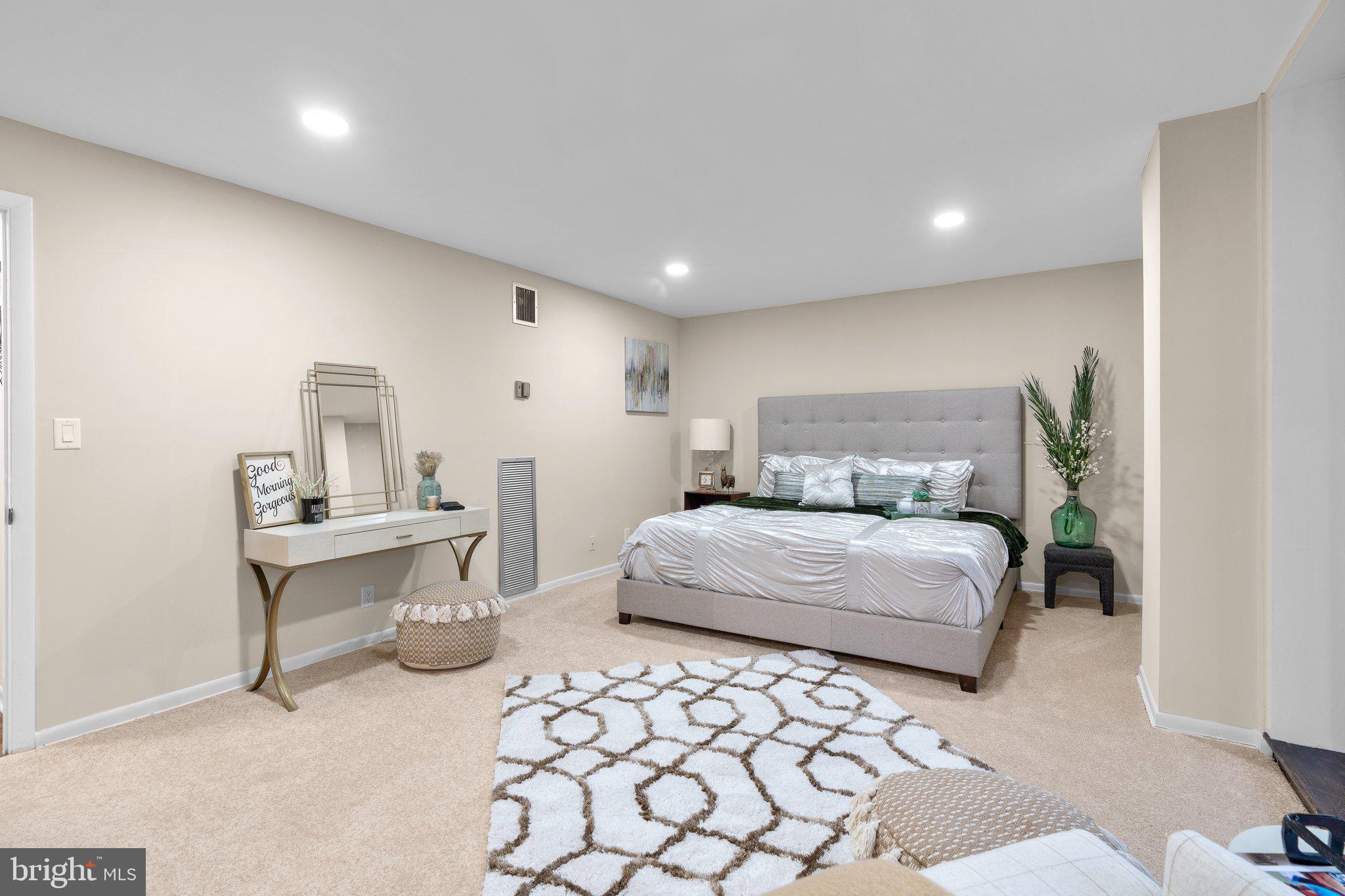 111 Hamlet Hill Road, Unit 413 Baltimore, MD 21210 - Photo 24 of 50 Primary bedroom.