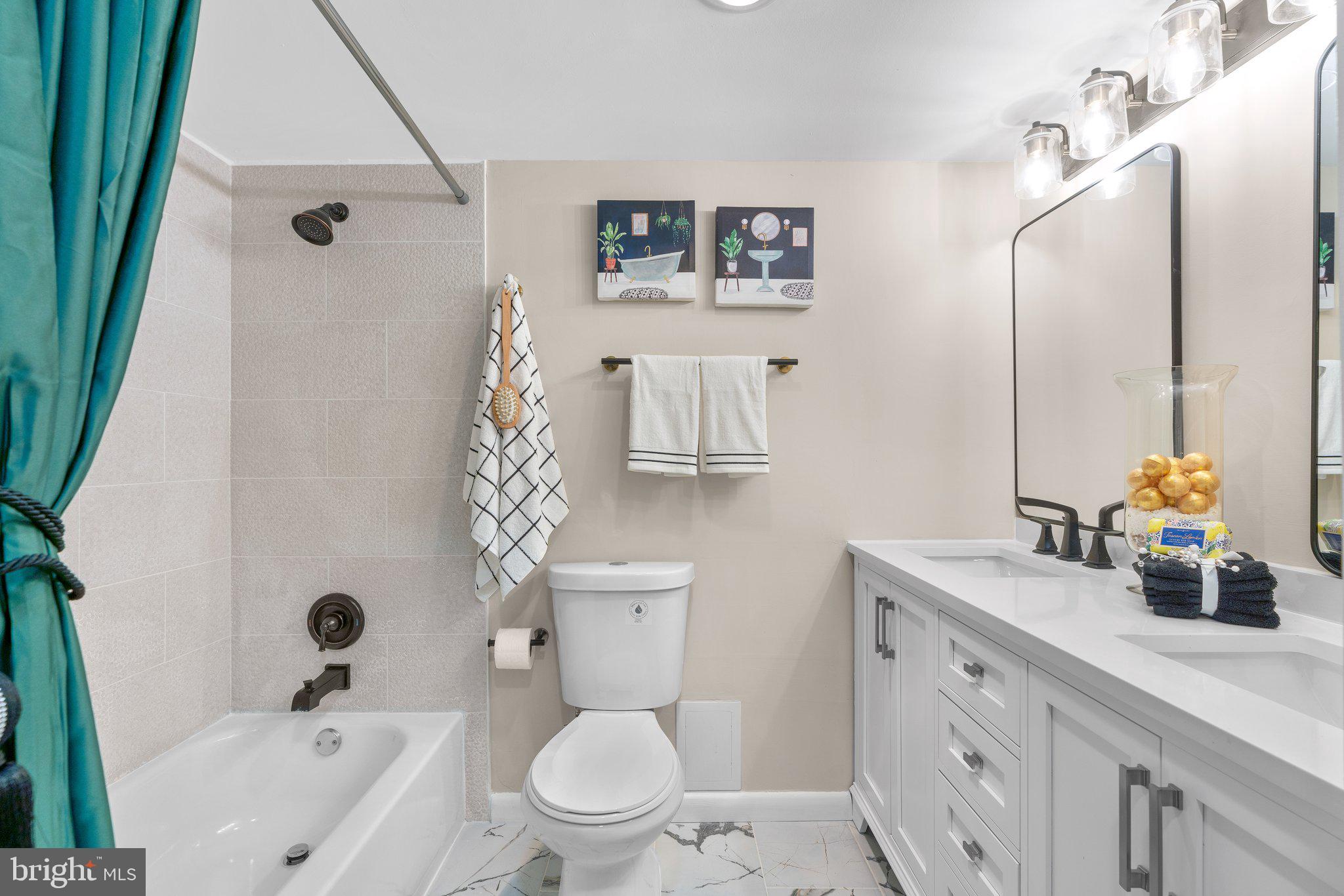 111 Hamlet Hill Road, Unit 413 Baltimore, MD 21210 - Photo 27 of 50 Primary bedroom Ensuite w-tub/shower.