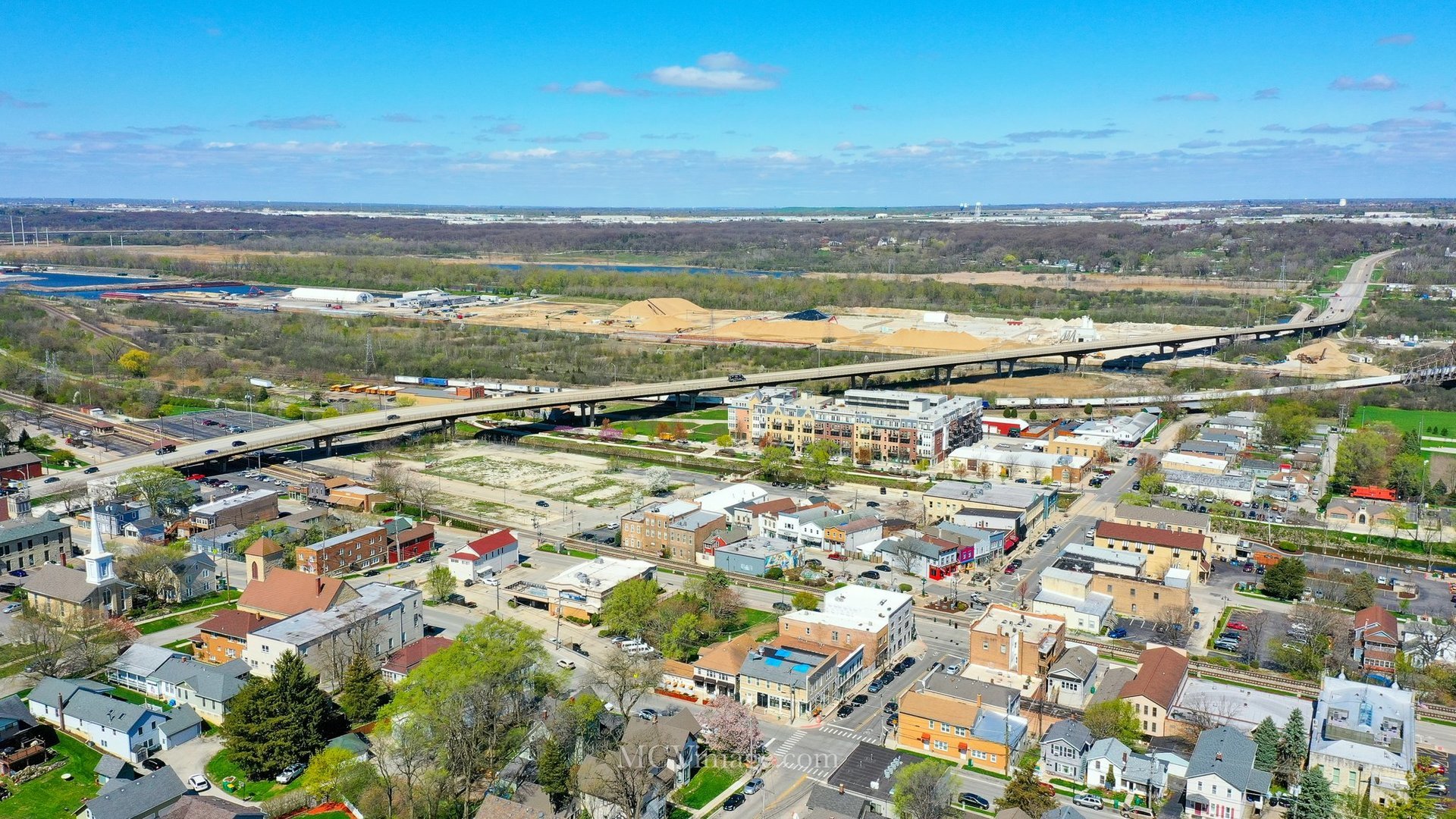 512 Porter Street, Unit B Lemont, IL 60439 - Photo 22 of 22 a view of an ocean and city