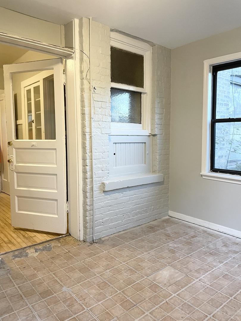 7077 North Ridge Boulevard, Unit 1S Chicago, IL 60645 - Photo 14 of 17 a view of room and front door