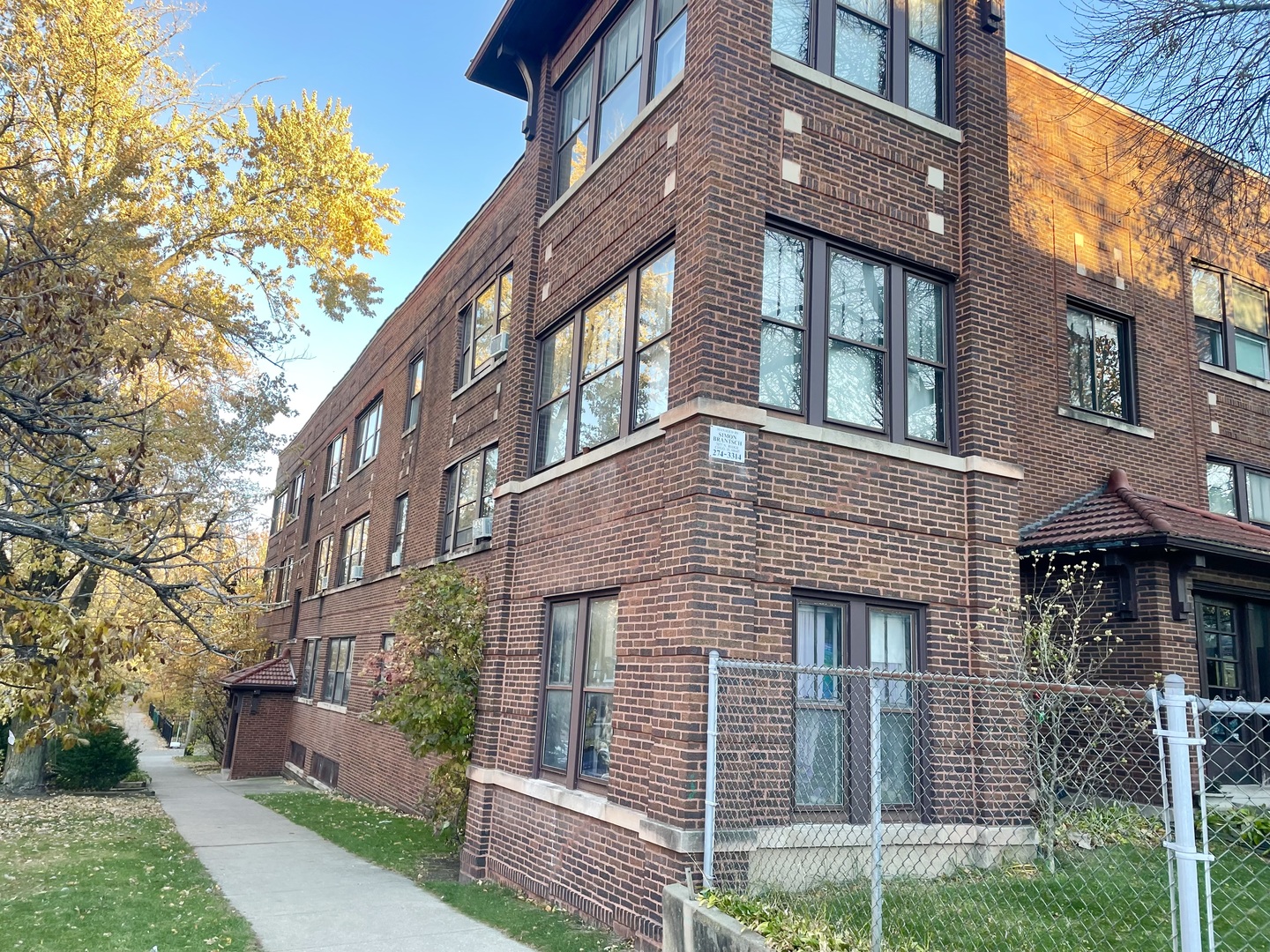 7077 North Ridge Boulevard, Unit 1S Chicago, IL 60645 - Photo 17 of 17 a front view of a building with a garden