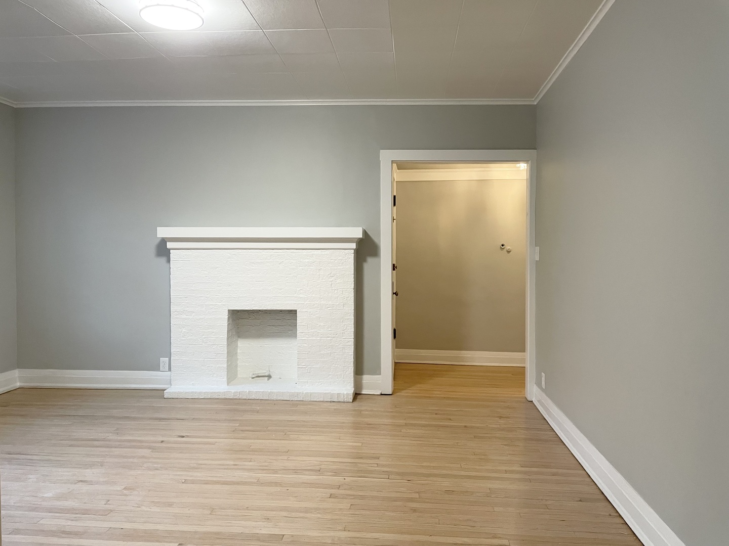 7077 North Ridge Boulevard, Unit 1S Chicago, IL 60645 - Photo 2 of 17 a view of empty room