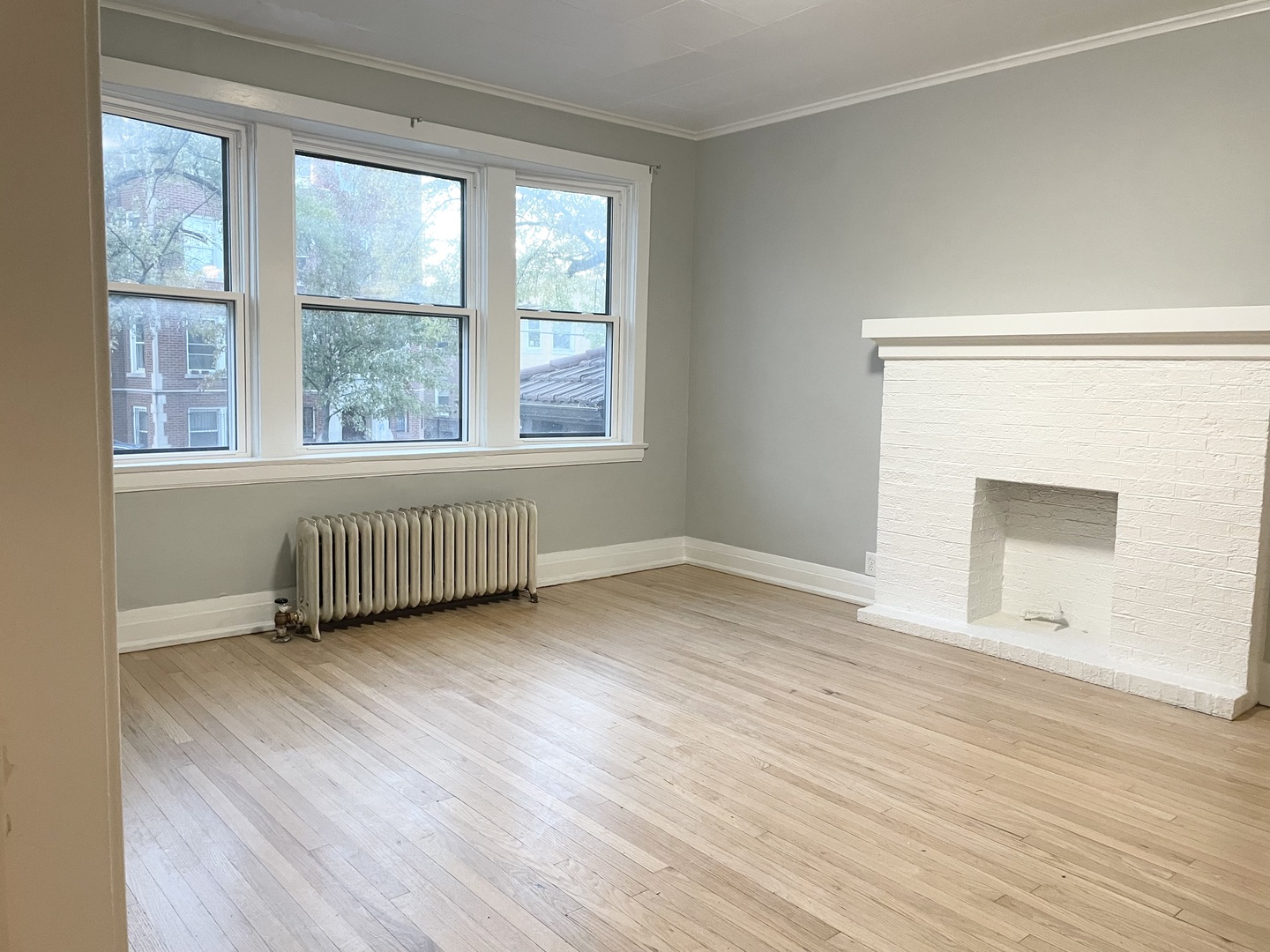 7077 North Ridge Boulevard, Unit 1S Chicago, IL 60645 - Photo 3 of 17 a view of an empty room with wooden floor and a window
