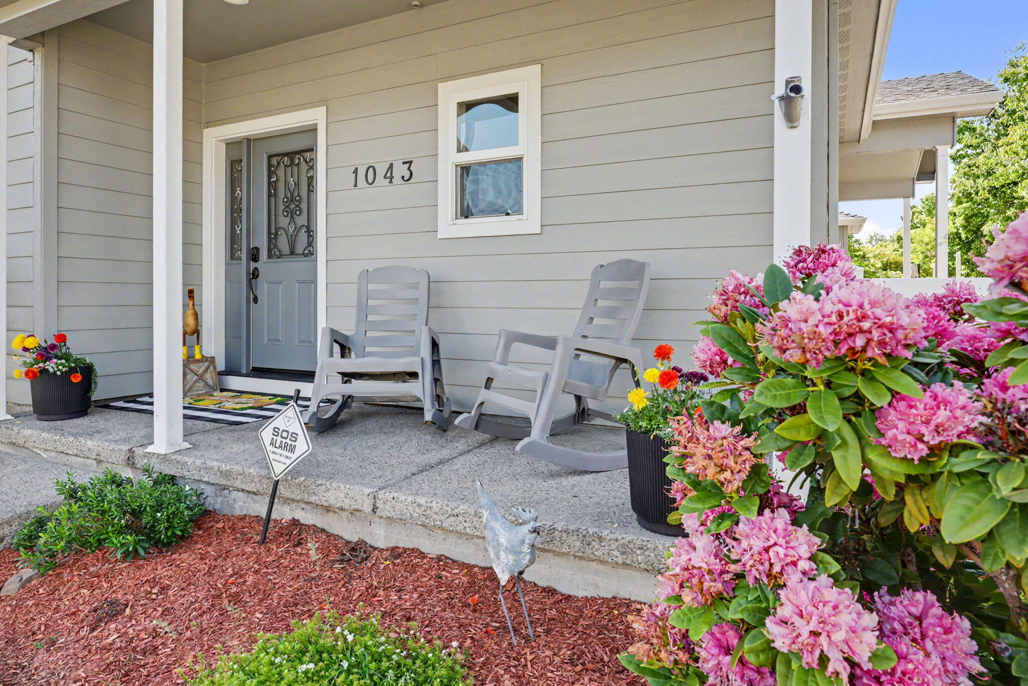 1043 Sandoz Street Central Point, OR 97502 - Photo 2 of 28 ApxSS00013