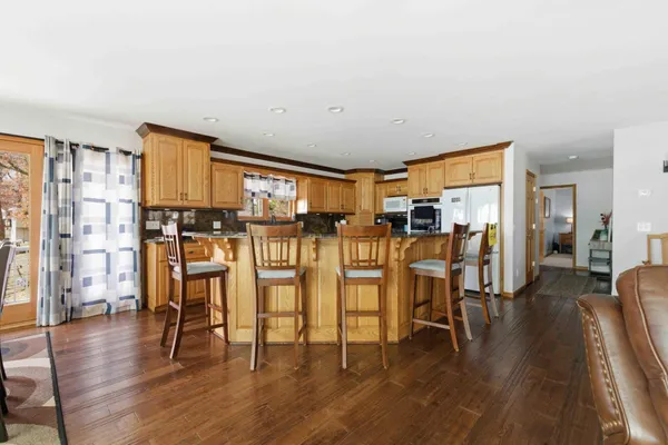 $989,000 | 2509 320th Street, Cushing, MN 56443