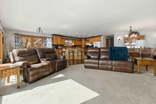 $989,000 | 2509 320th Street, Cushing, MN 56443