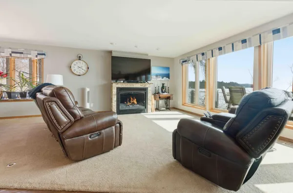 $989,000 | 2509 320th Street, Cushing, MN 56443