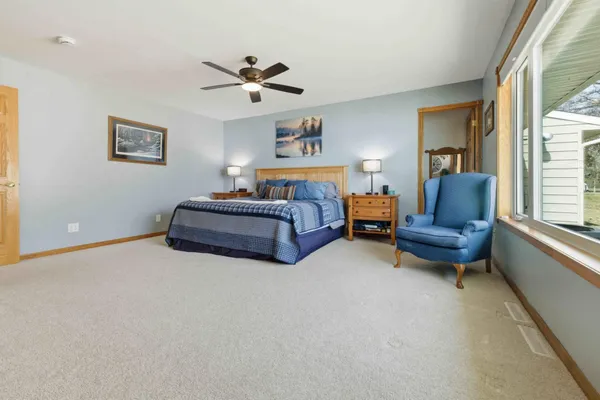 $989,000 | 2509 320th Street, Cushing, MN 56443