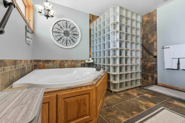 $989,000 | 2509 320th Street, Cushing, MN 56443