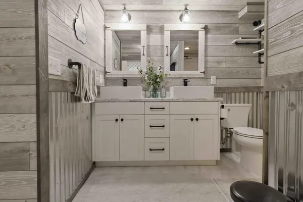 $989,000 | 2509 320th Street, Cushing, MN 56443