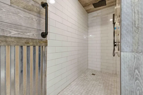 $989,000 | 2509 320th Street, Cushing, MN 56443