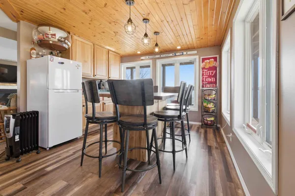 $989,000 | 2509 320th Street, Cushing, MN 56443