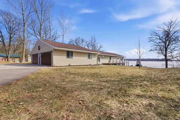 $989,000 | 2509 320th Street, Cushing, MN 56443