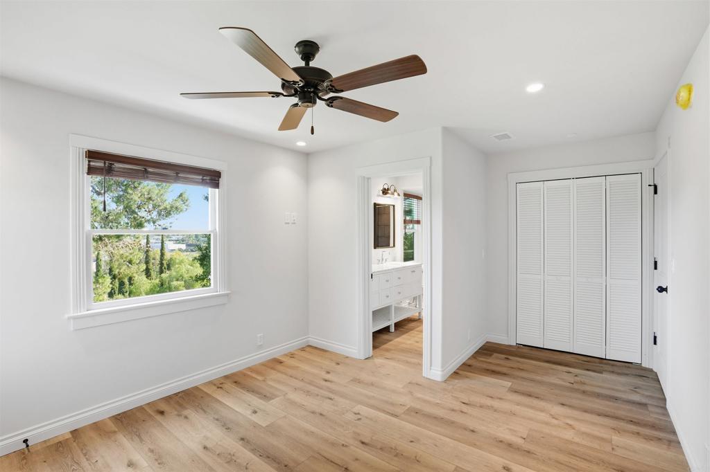 535 Minnesota Avenue Fallbrook, CA 92028 - Photo 23 of 37 With on suite bathroom!