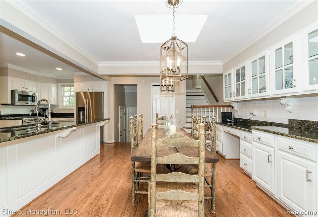 342 Touraine Road Grosse Pointe Farms, MI 48236 - Photo 8 of 49