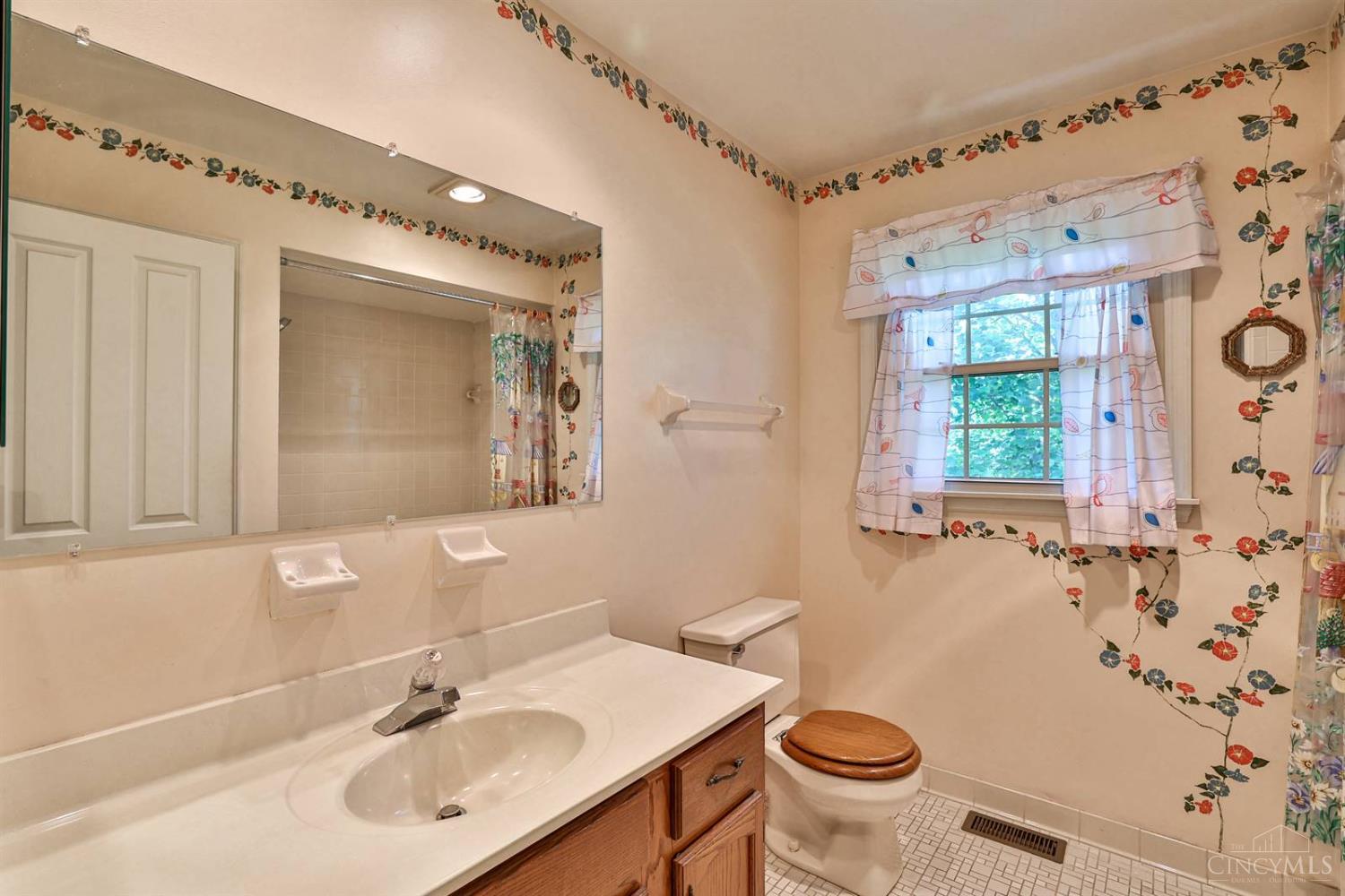 5978 Werk Road Cincinnati, OH 45248 - Photo 37 of 46 Full bathroom servicing beds 2-4 on 2nd floor