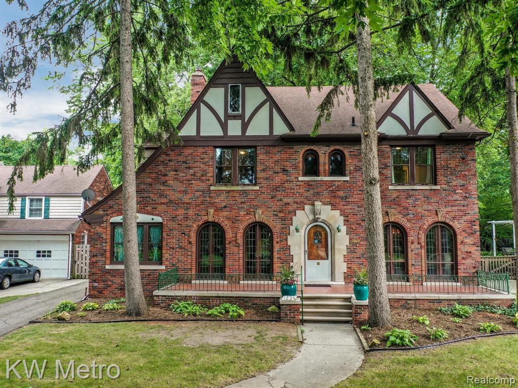 1235 Yorkshire Road Grosse Pointe Park, MI 48230 - Photo 2 of 51