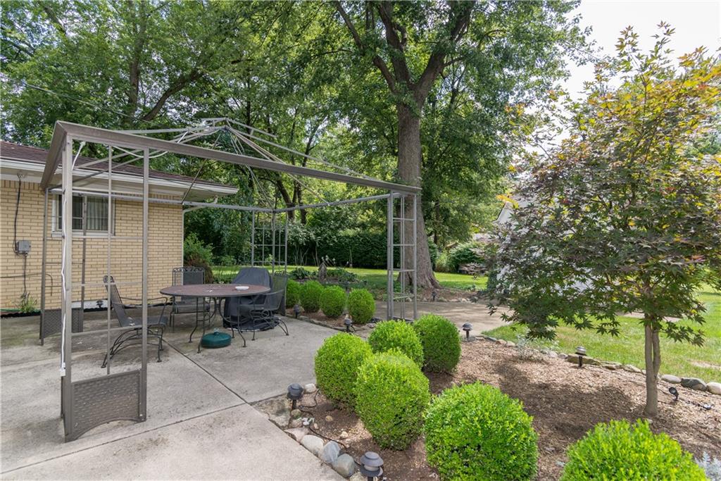 939 Bristol Road Indianapolis, IN 46280 - Photo 21 of 24 Gallery Image 21