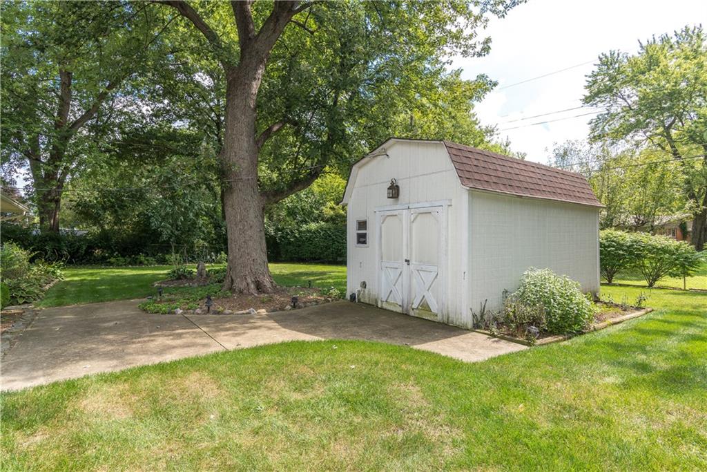 939 Bristol Road Indianapolis, IN 46280 - Photo 23 of 24 Gallery Image 23