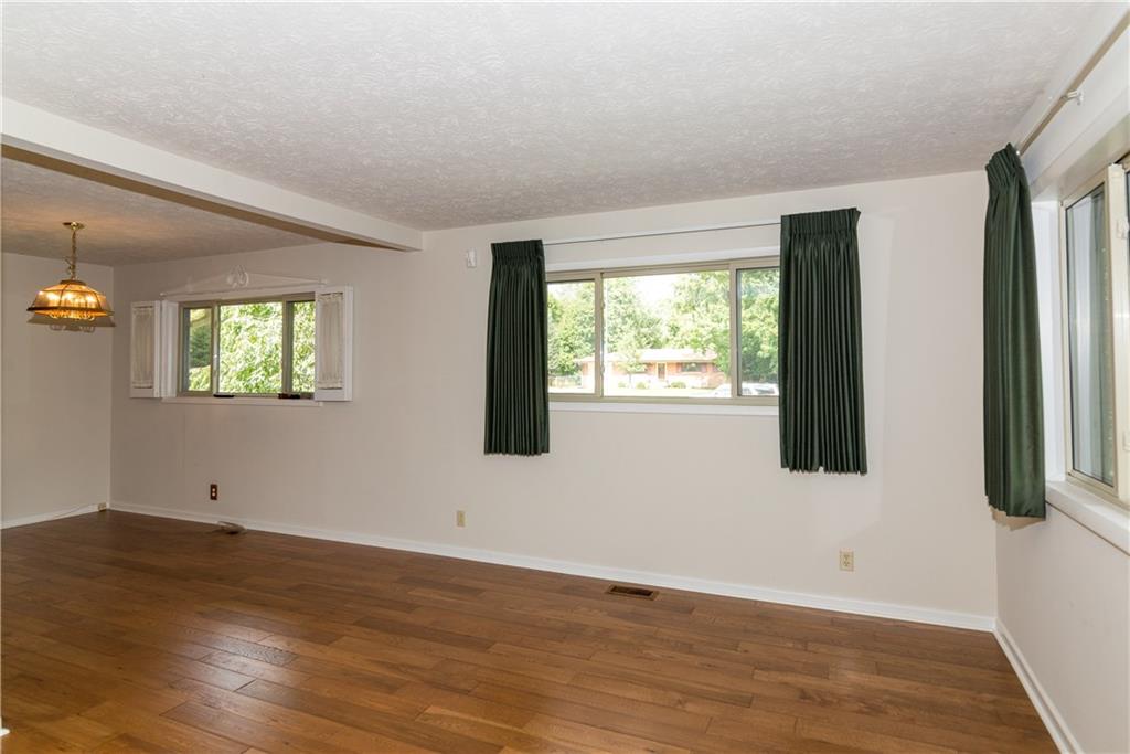939 Bristol Road Indianapolis, IN 46280 - Photo 10 of 24 Gallery Image 10