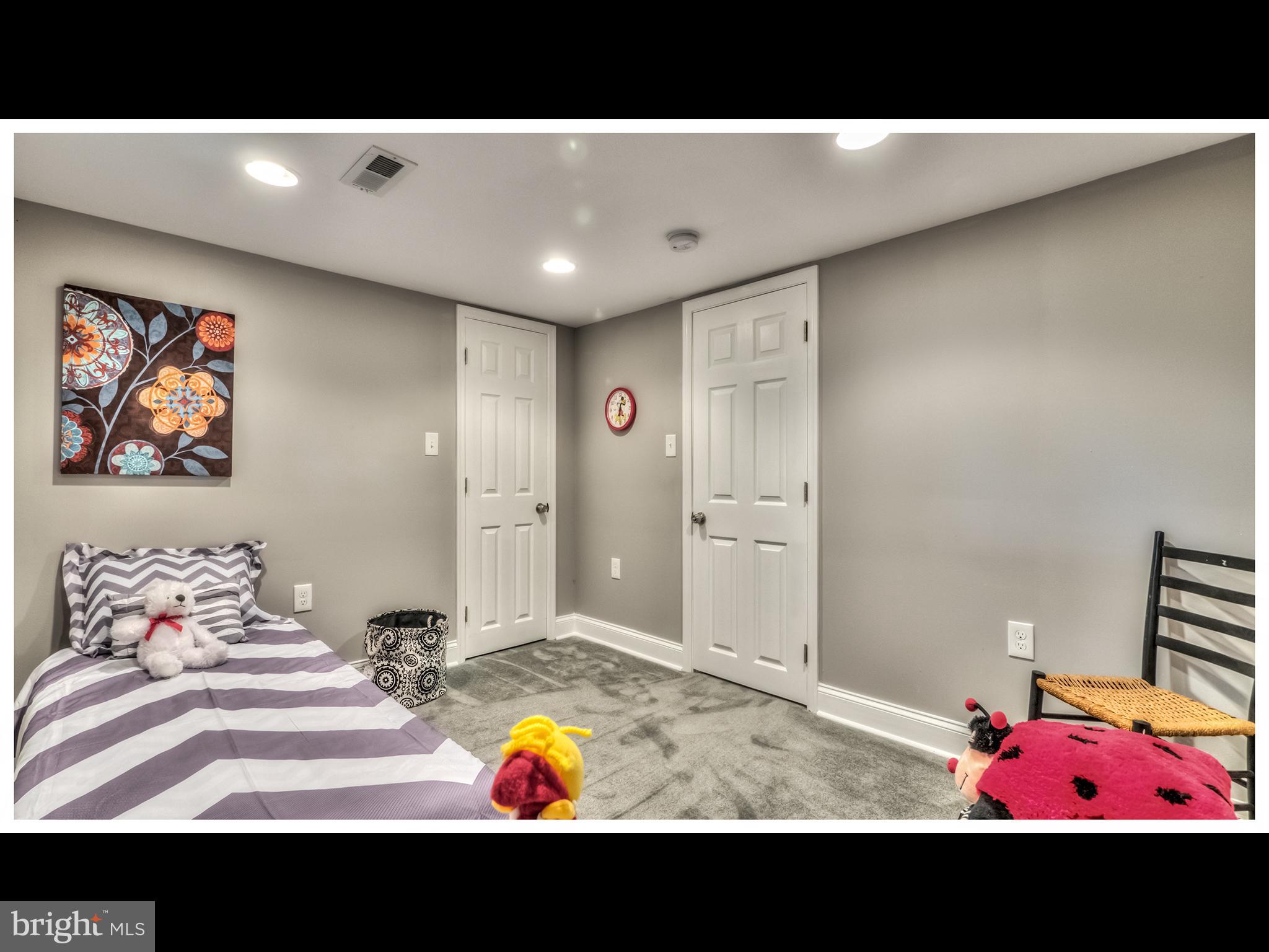 5932 Hillen Road Baltimore, MD 21239 - Photo 22 of 23 a view of a living room