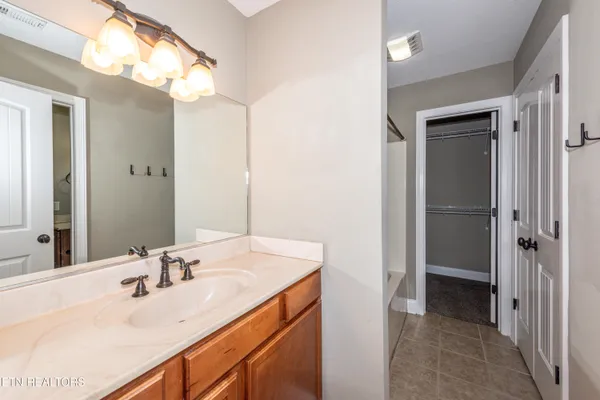 $2,295 | 206 Janet Lane, Maryville, TN 37804